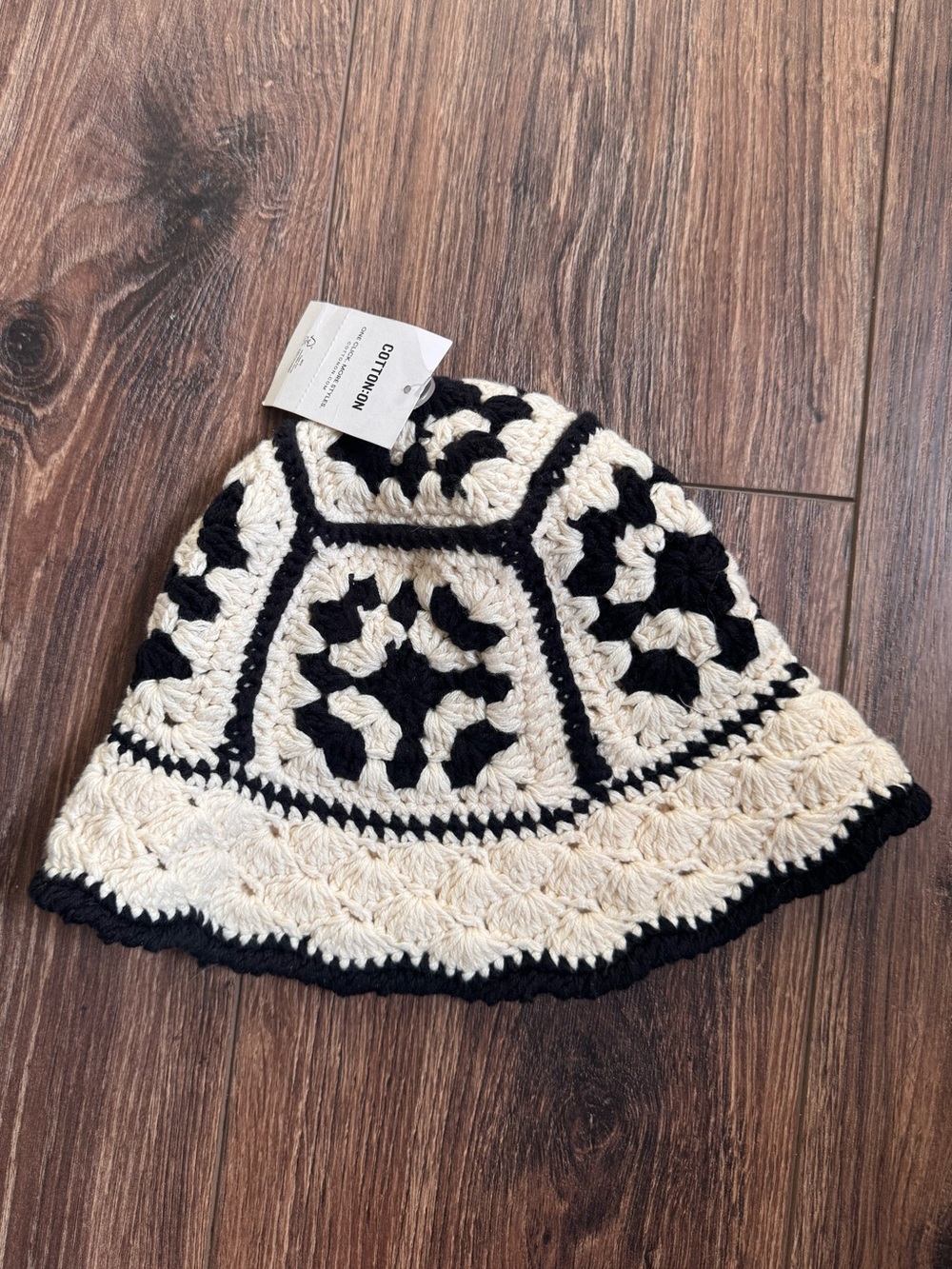 Cotton On Women’s Black & Cream Crochet Bucket Hat
